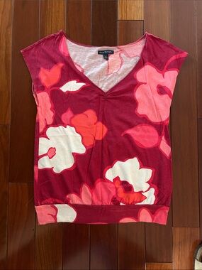 American Eagle Red and Pink Floral V-Neck Tank